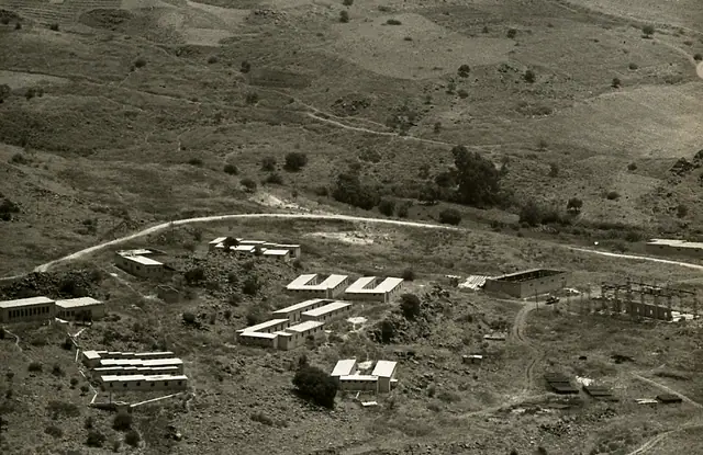 עין זיוון שבגולן, בסביבת עין מוקש