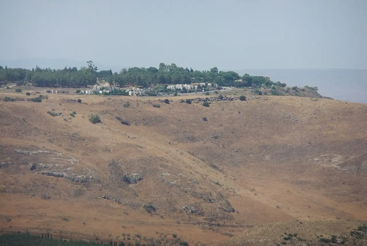 כפר חרוב שברמת הגולן, בסביבת מצפה שלום