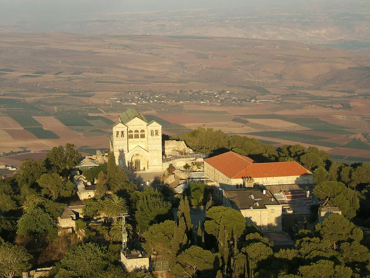 הר תבור והכנסייה שבפסגתו